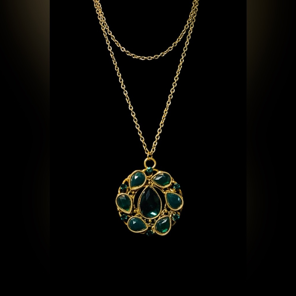 Gorgeous antique gold and green  Pendant Necklace